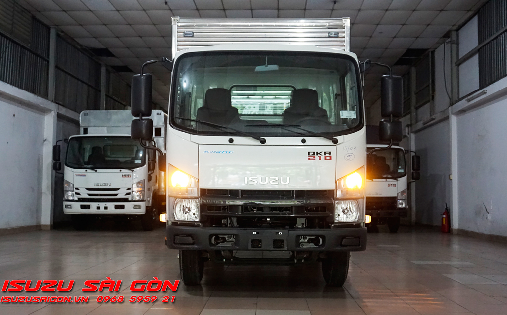 Xe Tải Isuzu QKR 1T9 Tấn Thùng Kín Đầu Vuông 1